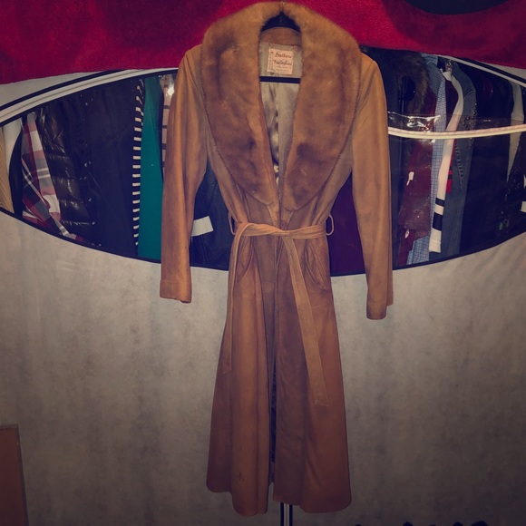 **VINTAGE ** All leather trench with fur